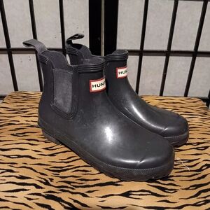 Hunter Gray Short Chelsea Rain Boots with Red Logo Size 6